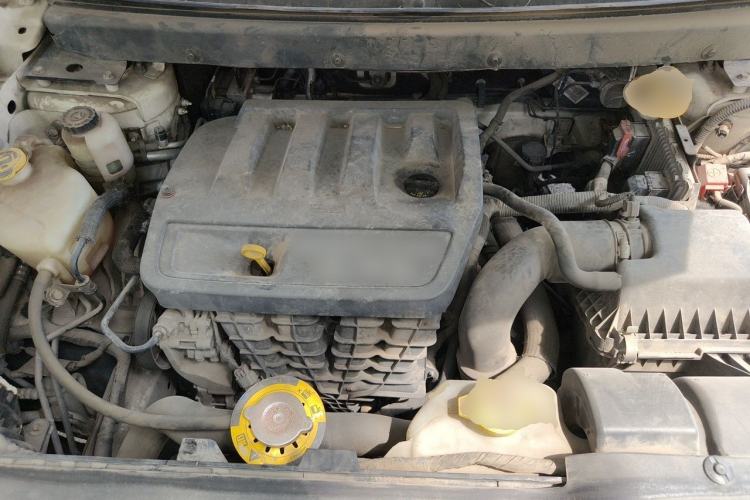 Used Dodge Journey 2013 2.4L Two-Wheel Drive Luxury Version Engine Bay