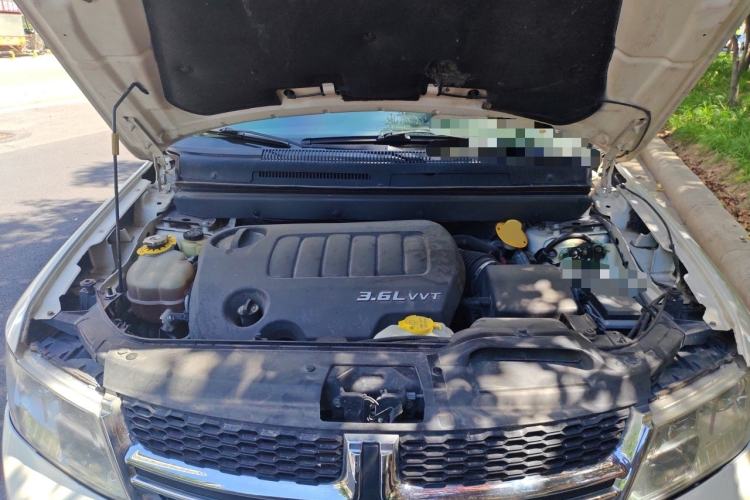Used Dodge Journey 2013 3.6L Four-Wheel Drive Flagship Edition Engine Bay