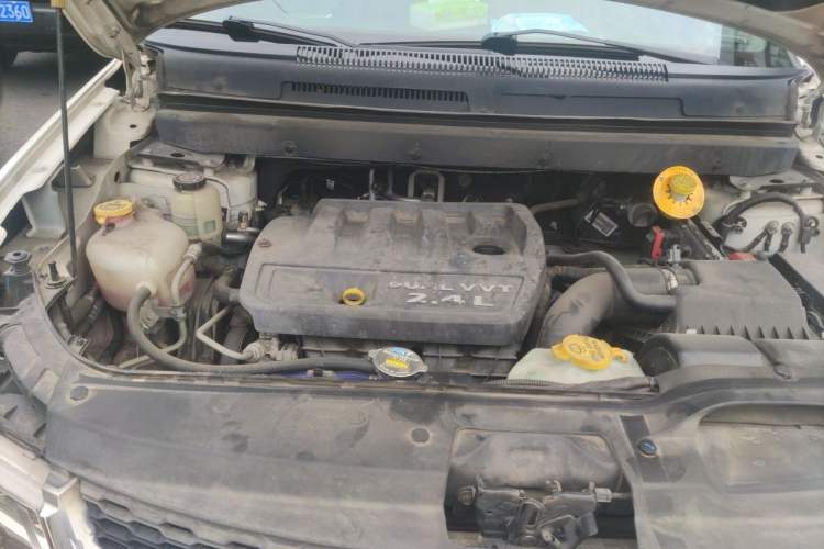 Used Dodge Journey 2013 2.4L Two-Wheel Drive Luxury Version Engine Bay Right