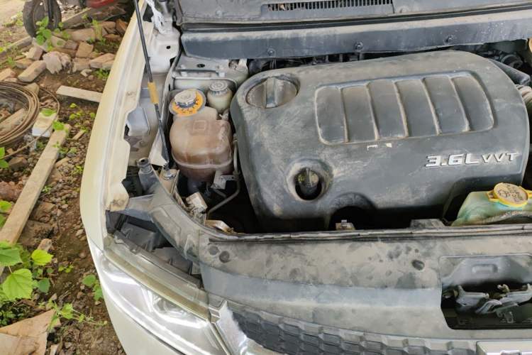 Used Dodge Journey 2013 3.6L Four-Wheel Drive Flagship Edition Engine Bay Right