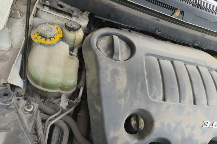 Used Dodge Journey 2013 3.6L Four-Wheel Drive Flagship Edition Engine Bay Right