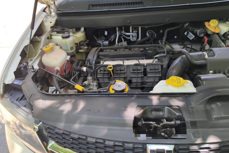 Used Dodge Journey 2013 2.4L Two-Wheel Drive Luxury Version Engine Bay Right