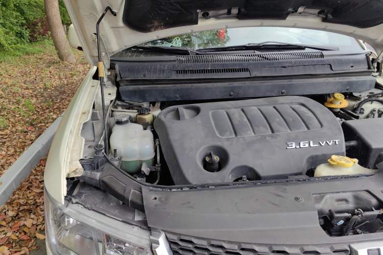 Used Dodge Journey 2013 3.6L Four-Wheel Drive Flagship Edition Engine Bay Right