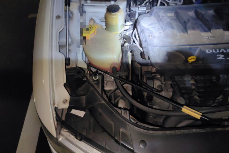 Used Dodge Journey 2013 2.4L Two-Wheel-Drive Smart Edition Engine Bay Right