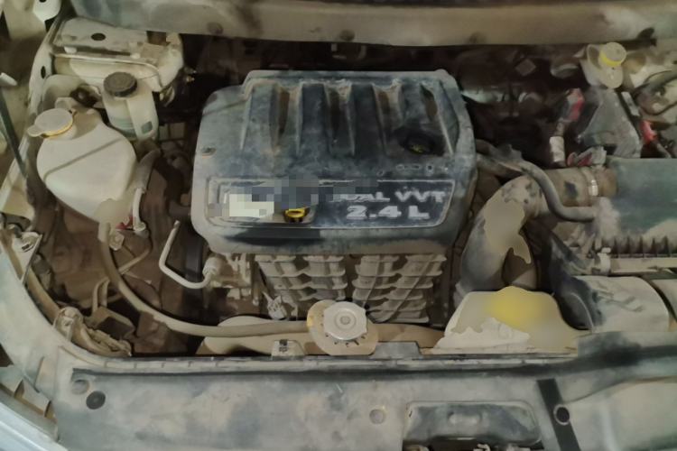 Used Dodge Journey 2013 2.4L Two-Wheel Drive Luxury Version Engine Bay