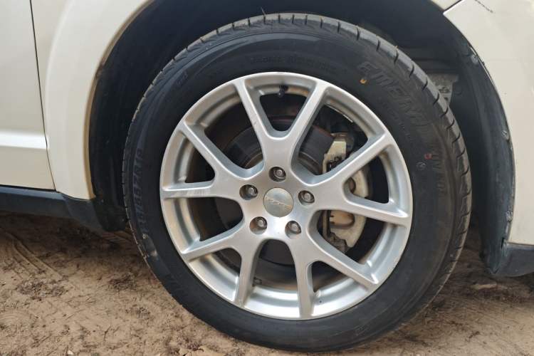 Used Dodge Journey 2013 2.4L Two-Wheel Drive Luxury Version Exterior 1