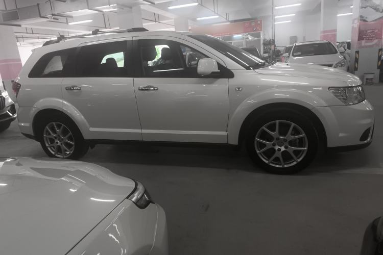 Used Dodge Journey 2013 2.4L Two-Wheel Drive Luxury Version Exterior 2
