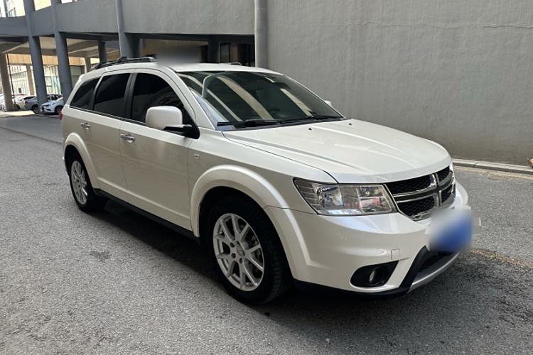 Used Dodge Journey 2013 2.4L Two-Wheel Drive Luxury Version Exterior 2
