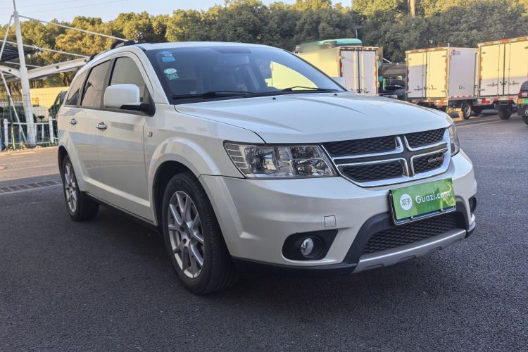 Used Dodge Journey 2013 2.4L Two-Wheel Drive Luxury Version Exterior 2