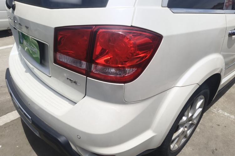 Used Dodge Journey 2013 2.4L Two-Wheel Drive Luxury Version Exterior 3