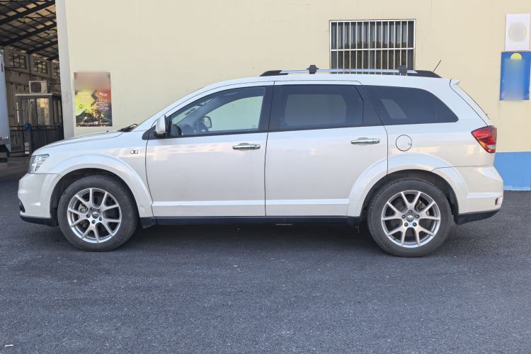 Used Dodge Journey 2013 2.4L Two-Wheel Drive Luxury Version Exterior 3