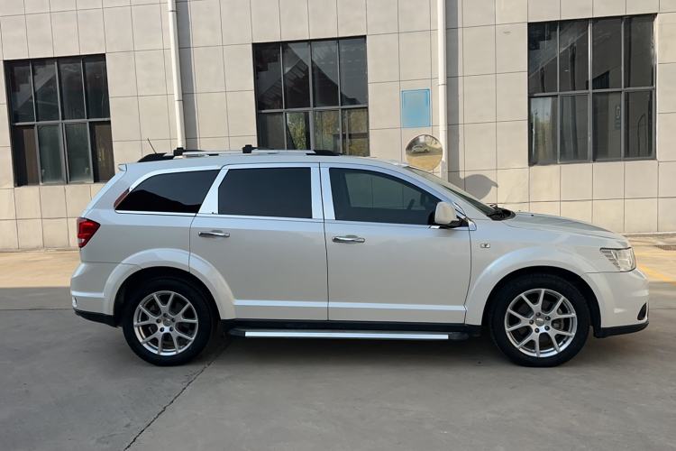Used Dodge Journey 2013 2.4L Two-Wheel Drive Luxury Version Exterior 3