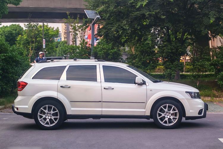 Used Dodge Journey 2013 2.4L Two-Wheel Drive Luxury Version Exterior 5