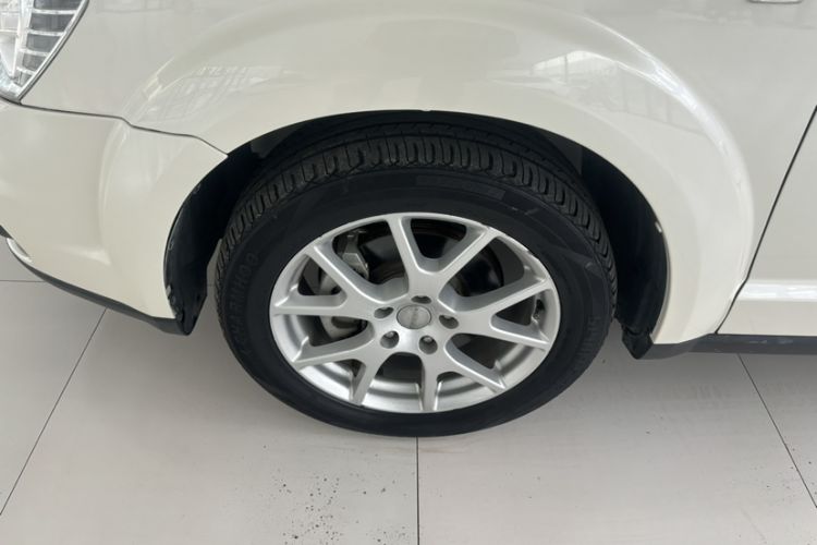 Used Dodge Journey 2013 2.4L Two-Wheel Drive Luxury Version Exterior 5