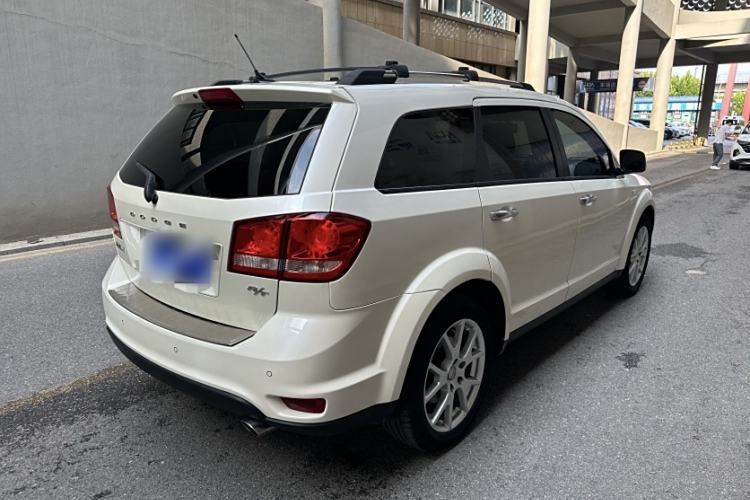 Used Dodge Journey 2013 2.4L Two-Wheel Drive Luxury Version Exterior 5
