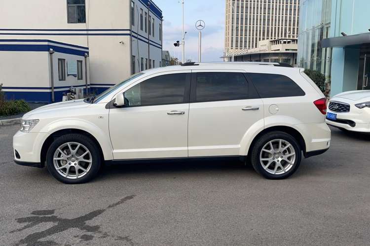Used Dodge Journey 2013 2.4L Two-Wheel Drive Luxury Version Exterior 5