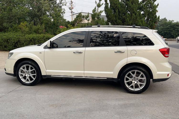 Used Dodge Journey 2013 2.4L Two-Wheel Drive Luxury Version Exterior 5