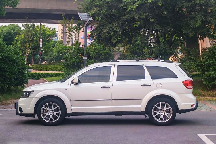 Used Dodge Journey 2013 2.4L Two-Wheel Drive Luxury Version Exterior 6