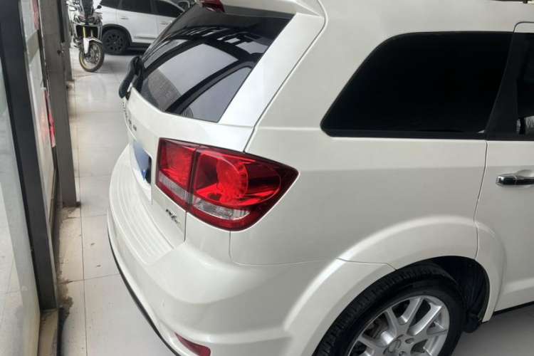 Used Dodge Journey 2013 2.4L Two-Wheel Drive Luxury Version Exterior 6