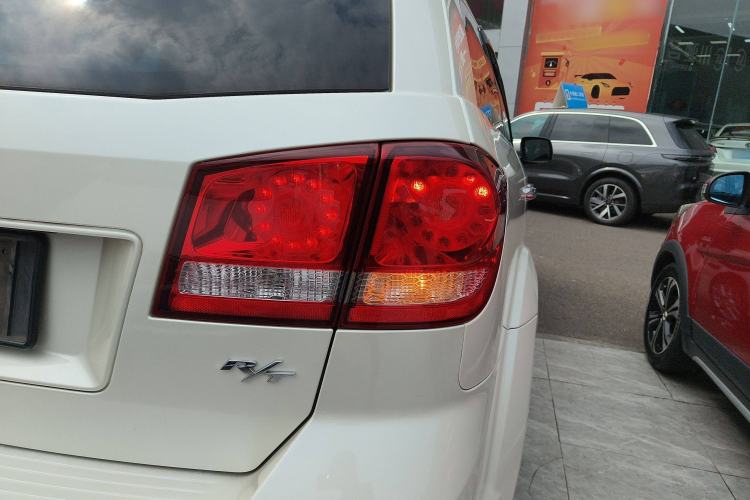 Used Dodge Journey 2013 2.4L Two-Wheel Drive Luxury Version Exterior 6