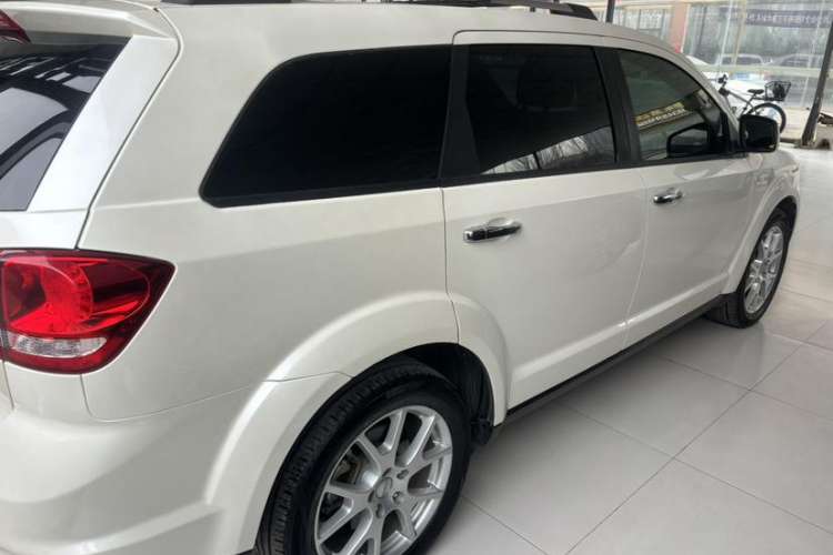 Used Dodge Journey 2013 2.4L Two-Wheel Drive Luxury Version Exterior 7
