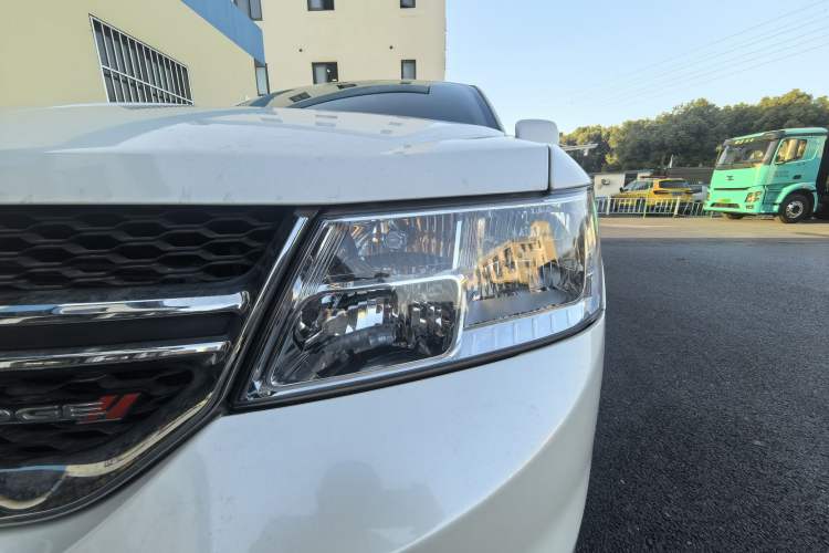 Used Dodge Journey 2013 2.4L Two-Wheel Drive Luxury Version Exterior 7