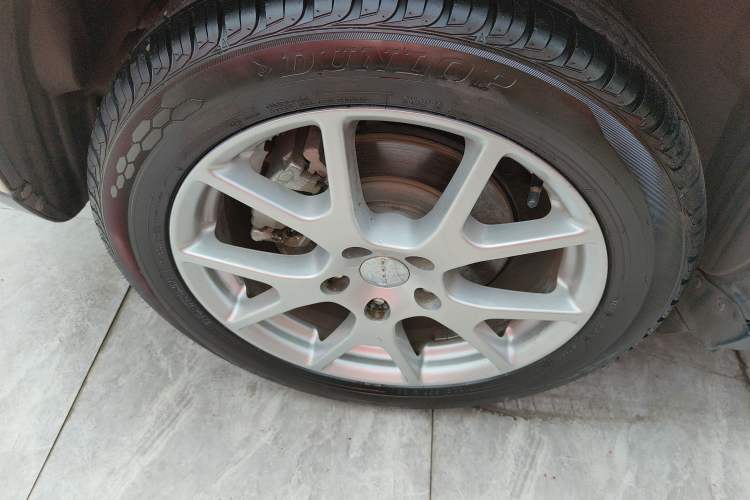 Used Dodge Journey 2013 2.4L Two-Wheel Drive Luxury Version Exterior 8