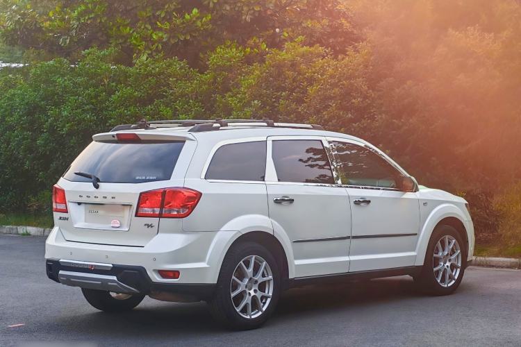 Used Dodge Journey 2013 2.4L Two-Wheel Drive Luxury Version Exterior 9