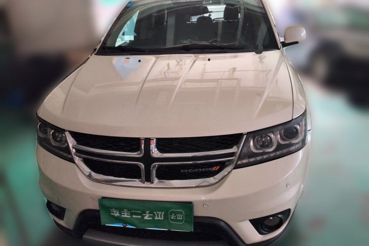 Used Dodge Journey 2013 2.4L Two-Wheel Drive Luxury Version Front