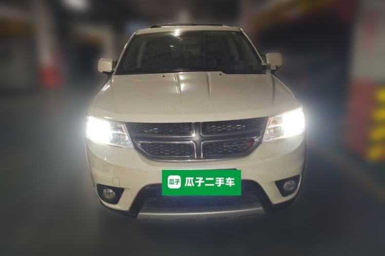 Used Dodge Journey 2013 2.4L Two-Wheel Drive Luxury Version Front