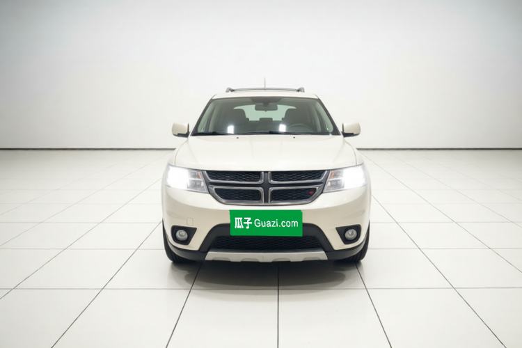 Used Dodge Journey 2013 2.4L Two-Wheel Drive Luxury Version Front