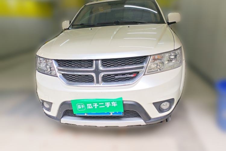 Used Dodge Journey 2013 2.4L Two-Wheel Drive Luxury Version Front