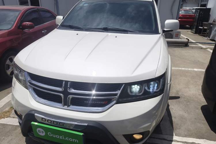 Used Dodge Journey 2013 2.4L Two-Wheel Drive Luxury Version Front