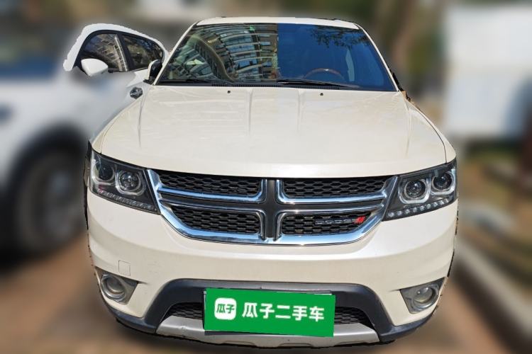 Used Dodge Journey 2013 2.4L Two-Wheel Drive Luxury Version Front