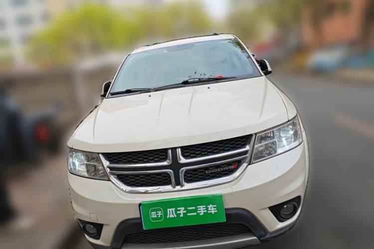 Used Dodge Journey 2013 2.4L Two-Wheel Drive Luxury Version Front