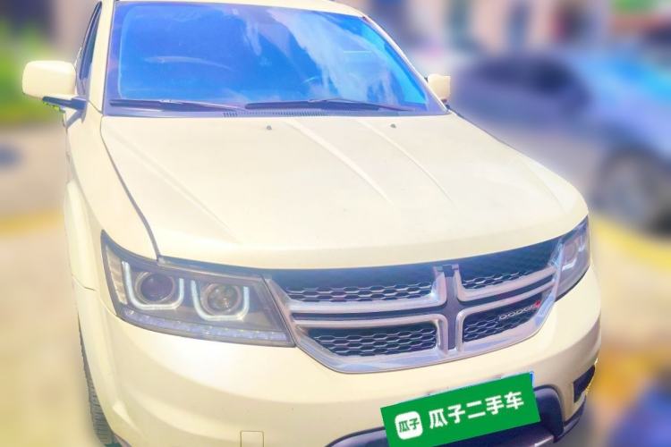 Used Dodge Journey 2013 2.4L Two-Wheel Drive Luxury Version Front