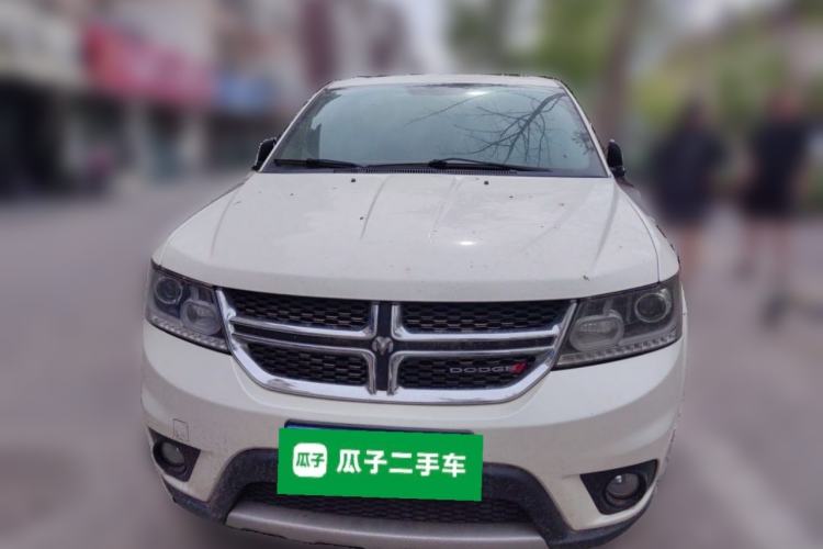 Used Dodge Journey 2013 2.4L Two-Wheel Drive Luxury Version Front