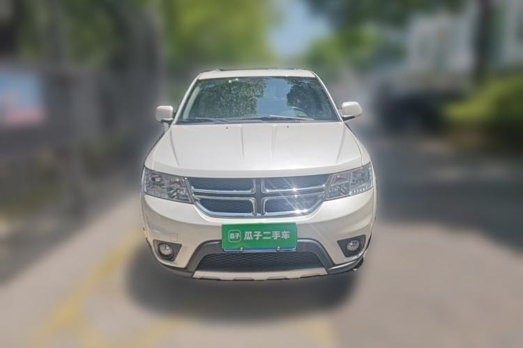 Used Dodge Journey 2013 2.4L Two-Wheel Drive Luxury Version Front