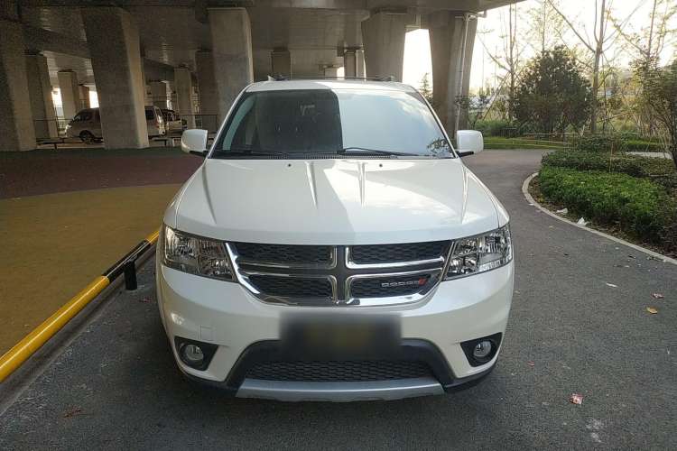 Used Dodge Journey 2013 2.4L Two-Wheel Drive Luxury Version Front