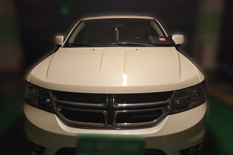 Used Dodge Journey 2013 2.4L Two-Wheel Drive Luxury Version Front