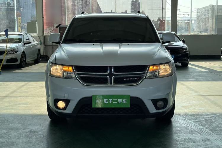 Used Dodge Journey 2013 2.4L Two-Wheel Drive Luxury Version Front