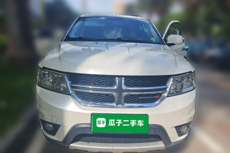 Used Dodge Journey 2013 2.4L Two-Wheel Drive Luxury Version Front