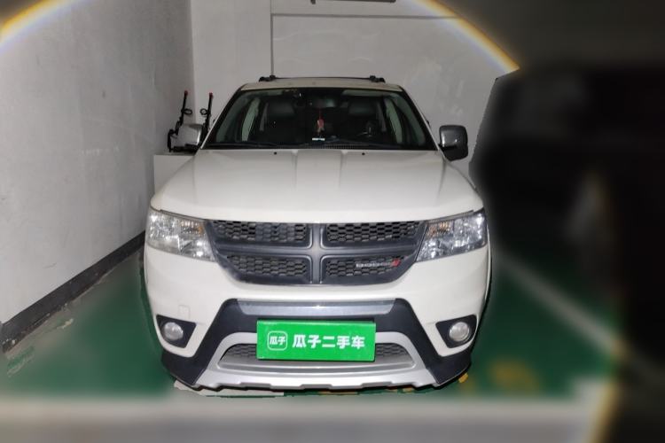 Used Dodge Journey 2013 2.4L Two-Wheel Drive Luxury Version Front