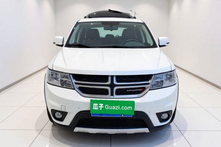 Used Dodge Journey 2013 2.4L Two-Wheel Drive Luxury Version Front