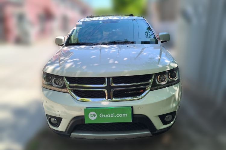 Used Dodge Journey 2013 2.4L Two-Wheel Drive Luxury Version Front
