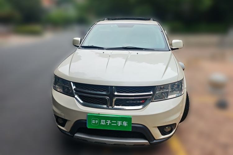 Used Dodge Journey 2013 2.4L Two-Wheel Drive Luxury Version Front