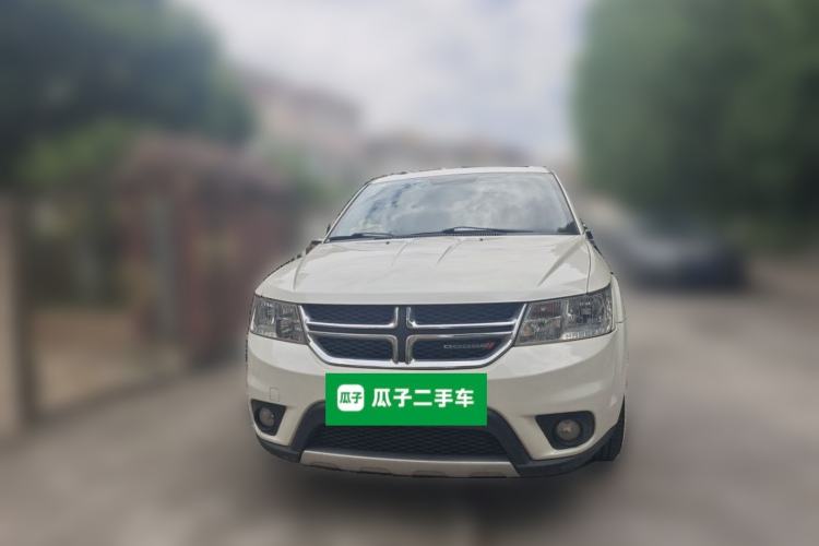 Used Dodge Journey 2013 2.4L Two-Wheel Drive Luxury Version Front