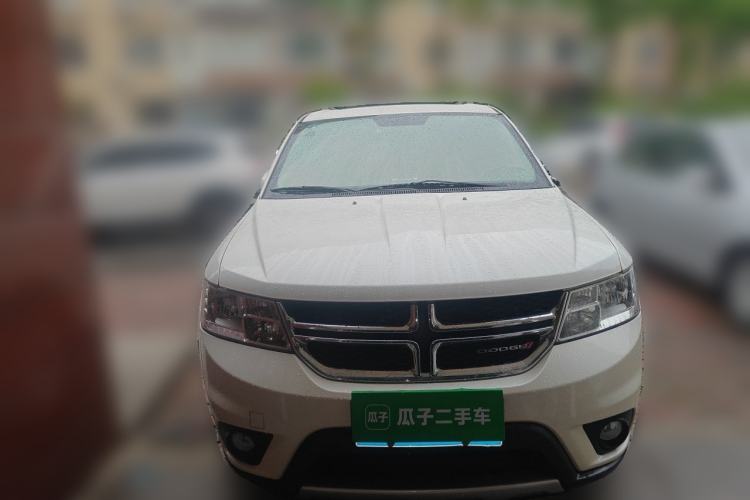 Used Dodge Journey 2013 2.4L Two-Wheel Drive Luxury Version Front