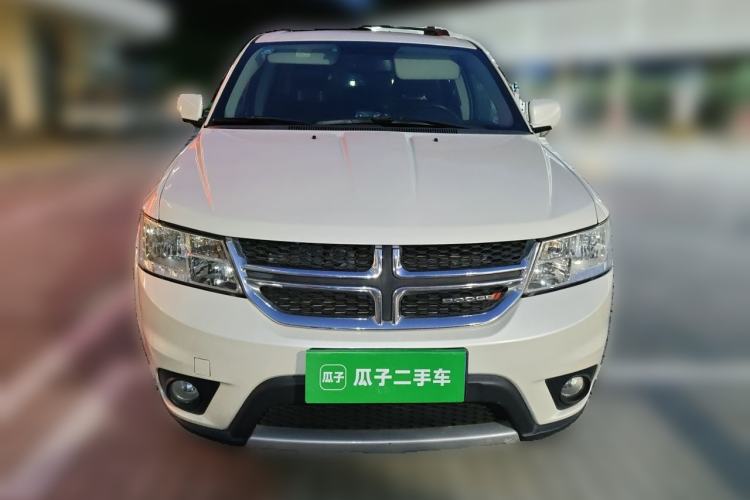 Used Dodge Journey 2013 2.4L Two-Wheel Drive Luxury Version Front