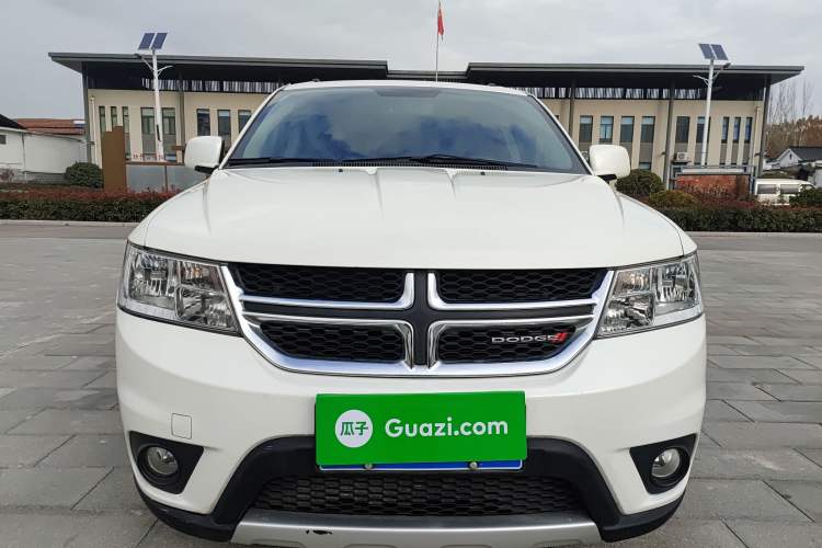 Used Dodge Journey 2013 2.4L Two-Wheel Drive Luxury Version Front